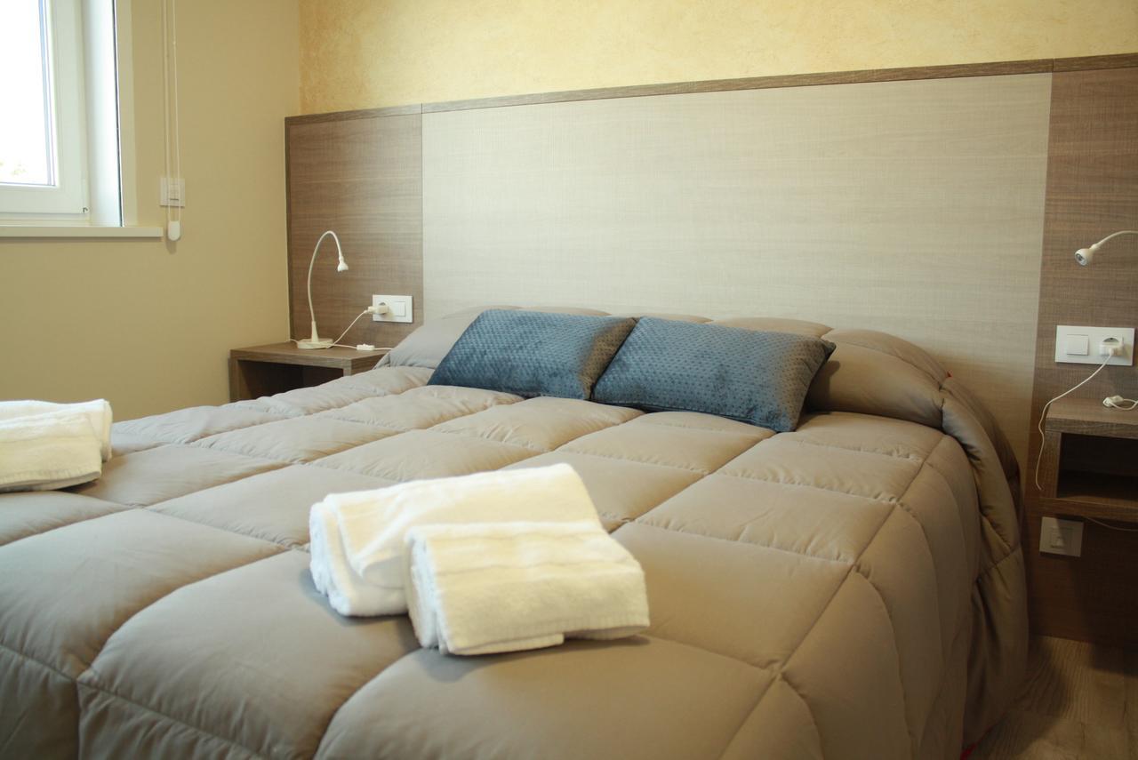 فندق Hostal Oregar سانتياغو دي كومبوستيلا المظهر الخارجي الصورة